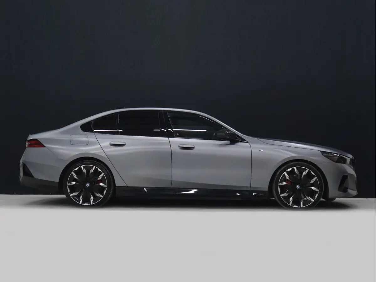 M60 xDrive 84 kWh M Sport Pro [PANORAMADAK, CARBON EXTERIEURPAKKET, M SPORT PAKKET, TREKHAAK, APPLE CARPLAY, ANDROID, BOWERS & WILKINS, CRUISE CONTROL, SFEERVERLICHTING, 360 CAMERA V+A, STOE