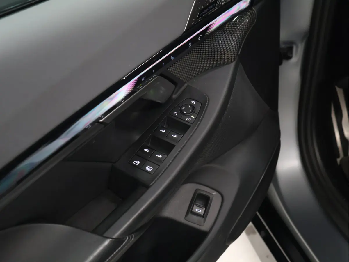 M60 xDrive 84 kWh M Sport Pro [PANORAMADAK, CARBON EXTERIEURPAKKET, M SPORT PAKKET, TREKHAAK, APPLE CARPLAY, ANDROID, BOWERS & WILKINS, CRUISE CONTROL, SFEERVERLICHTING, 360 CAMERA V+A, STOE