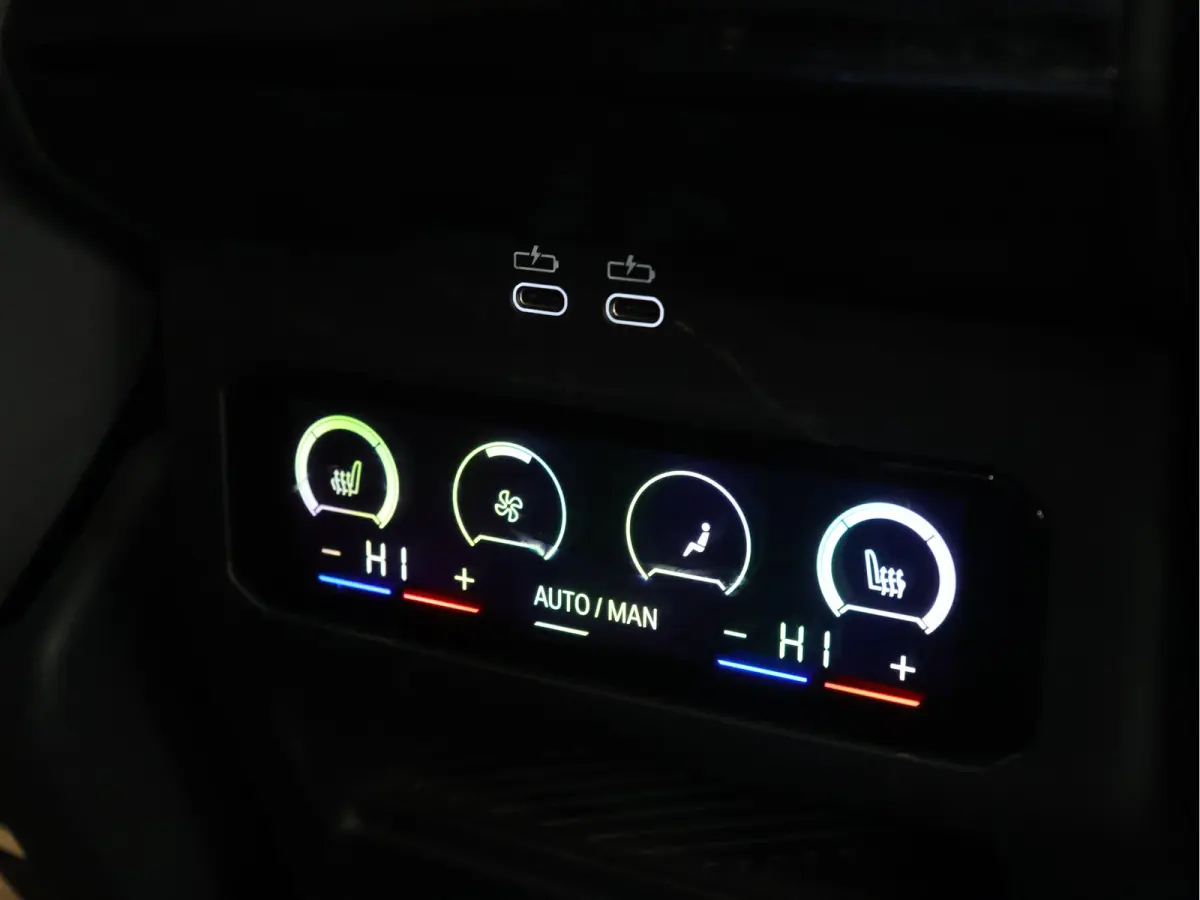 M60 xDrive 84 kWh M Sport Pro [PANORAMADAK, CARBON EXTERIEURPAKKET, M SPORT PAKKET, TREKHAAK, APPLE CARPLAY, ANDROID, BOWERS & WILKINS, CRUISE CONTROL, SFEERVERLICHTING, 360 CAMERA V+A, STOE