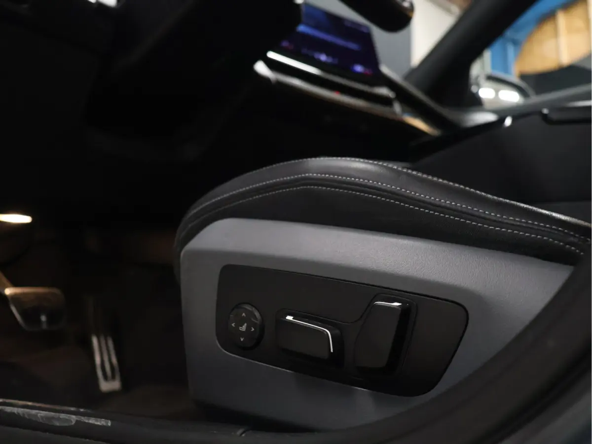 M60 xDrive 84 kWh M Sport Pro [PANORAMADAK, CARBON EXTERIEURPAKKET, M SPORT PAKKET, TREKHAAK, APPLE CARPLAY, ANDROID, BOWERS & WILKINS, CRUISE CONTROL, SFEERVERLICHTING, 360 CAMERA V+A, STOE