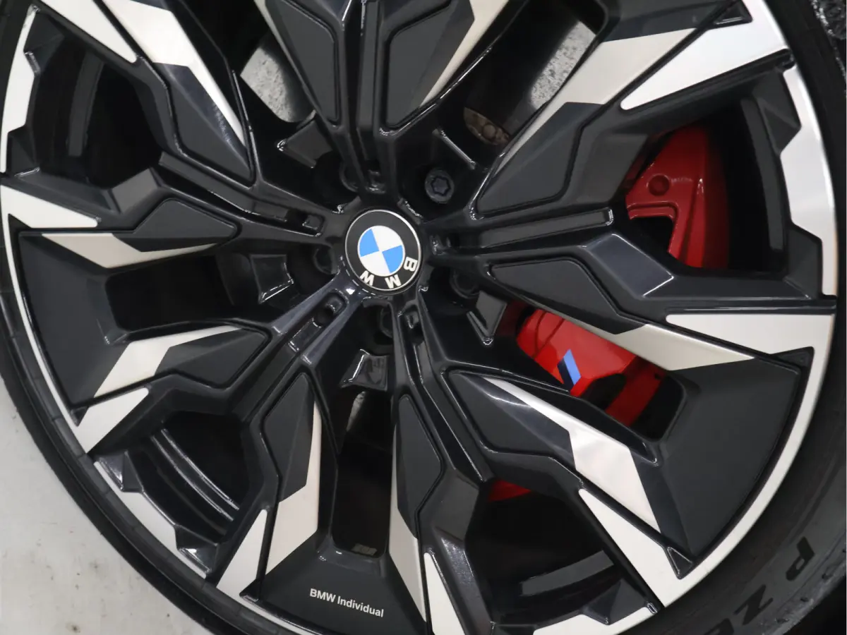 M60 xDrive 84 kWh M Sport Pro [PANORAMADAK, CARBON EXTERIEURPAKKET, M SPORT PAKKET, TREKHAAK, APPLE CARPLAY, ANDROID, BOWERS & WILKINS, CRUISE CONTROL, SFEERVERLICHTING, 360 CAMERA V+A, STOE