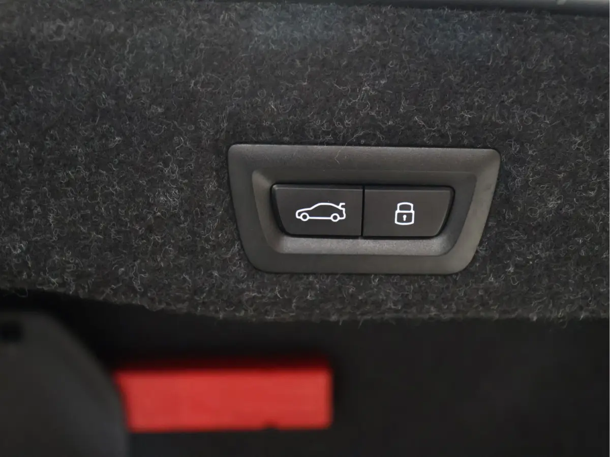 M60 xDrive 84 kWh M Sport Pro [PANORAMADAK, CARBON EXTERIEURPAKKET, M SPORT PAKKET, TREKHAAK, APPLE CARPLAY, ANDROID, BOWERS & WILKINS, CRUISE CONTROL, SFEERVERLICHTING, 360 CAMERA V+A, STOE