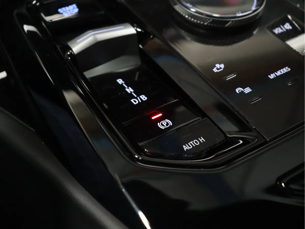 M60 xDrive 84 kWh M Sport Pro [PANORAMADAK, CARBON EXTERIEURPAKKET, M SPORT PAKKET, TREKHAAK, APPLE CARPLAY, ANDROID, BOWERS & WILKINS, CRUISE CONTROL, SFEERVERLICHTING, 360 CAMERA V+A, STOE