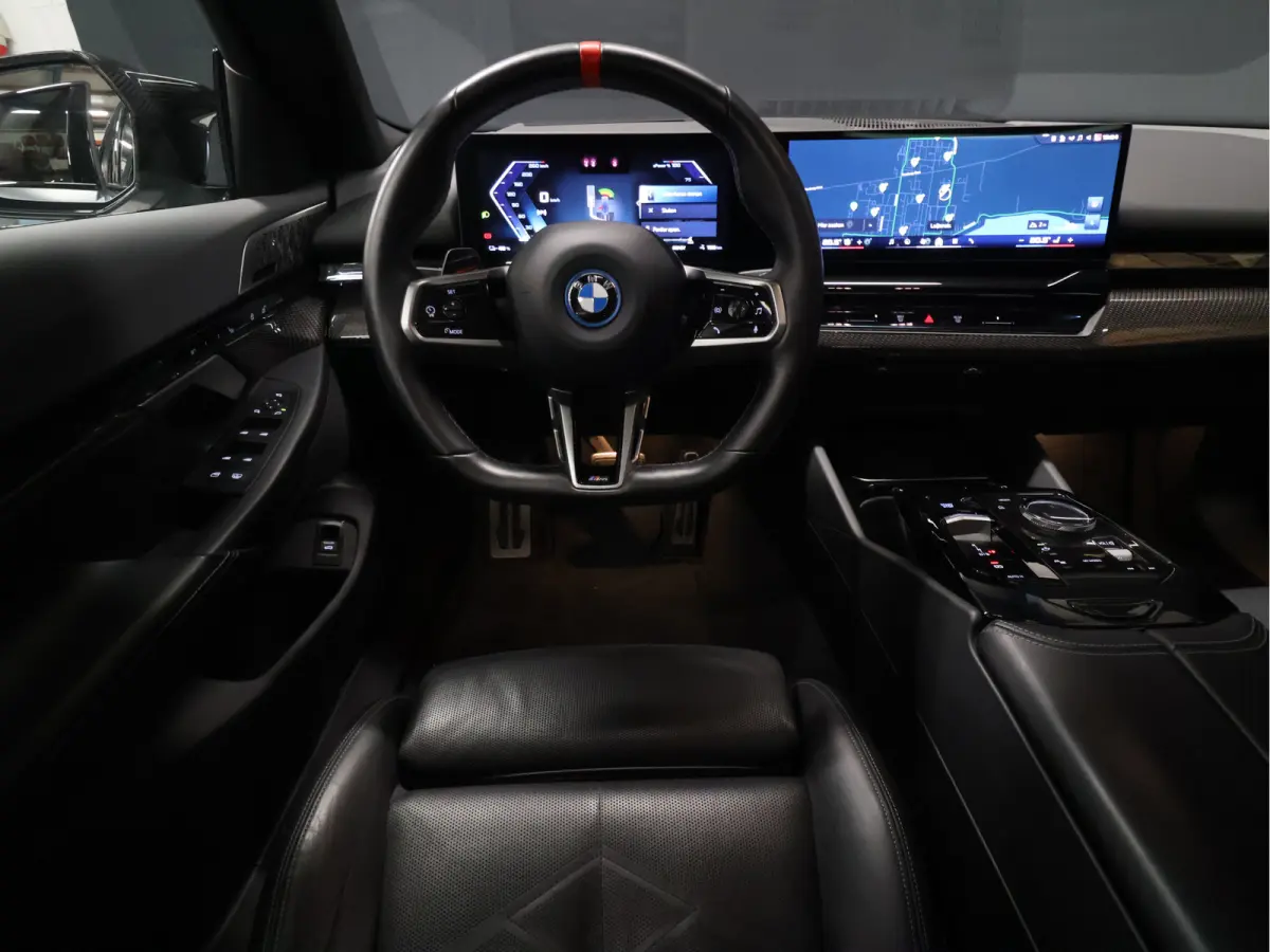 M60 xDrive 84 kWh M Sport Pro [PANORAMADAK, CARBON EXTERIEURPAKKET, M SPORT PAKKET, TREKHAAK, APPLE CARPLAY, ANDROID, BOWERS & WILKINS, CRUISE CONTROL, SFEERVERLICHTING, 360 CAMERA V+A, STOE