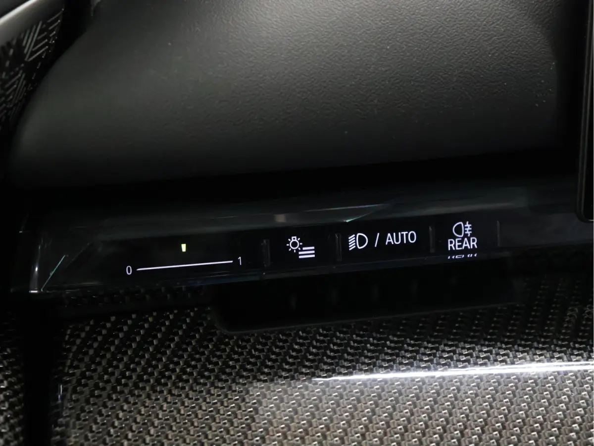 M60 xDrive 84 kWh M Sport Pro [PANORAMADAK, CARBON EXTERIEURPAKKET, M SPORT PAKKET, TREKHAAK, APPLE CARPLAY, ANDROID, BOWERS & WILKINS, CRUISE CONTROL, SFEERVERLICHTING, 360 CAMERA V+A, STOE