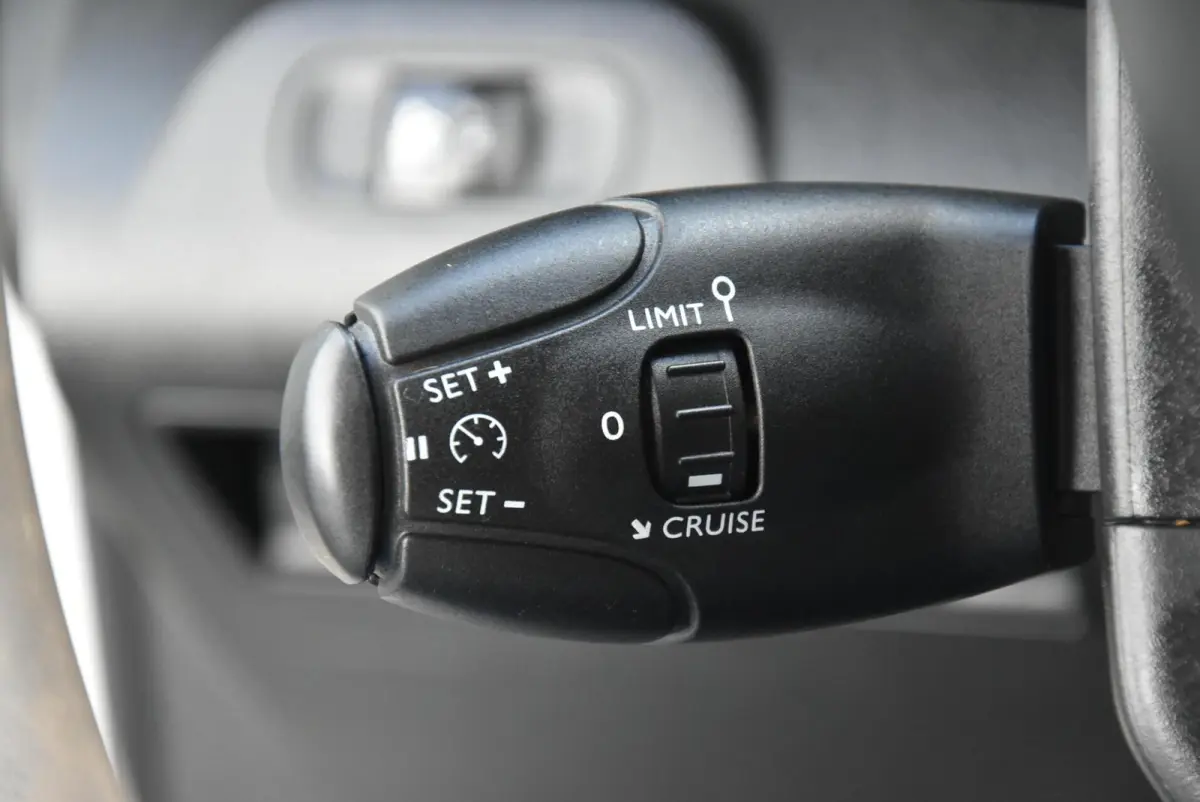 1.5 BlueHDI Airco Navi 3 Sits Euro 6 Apple