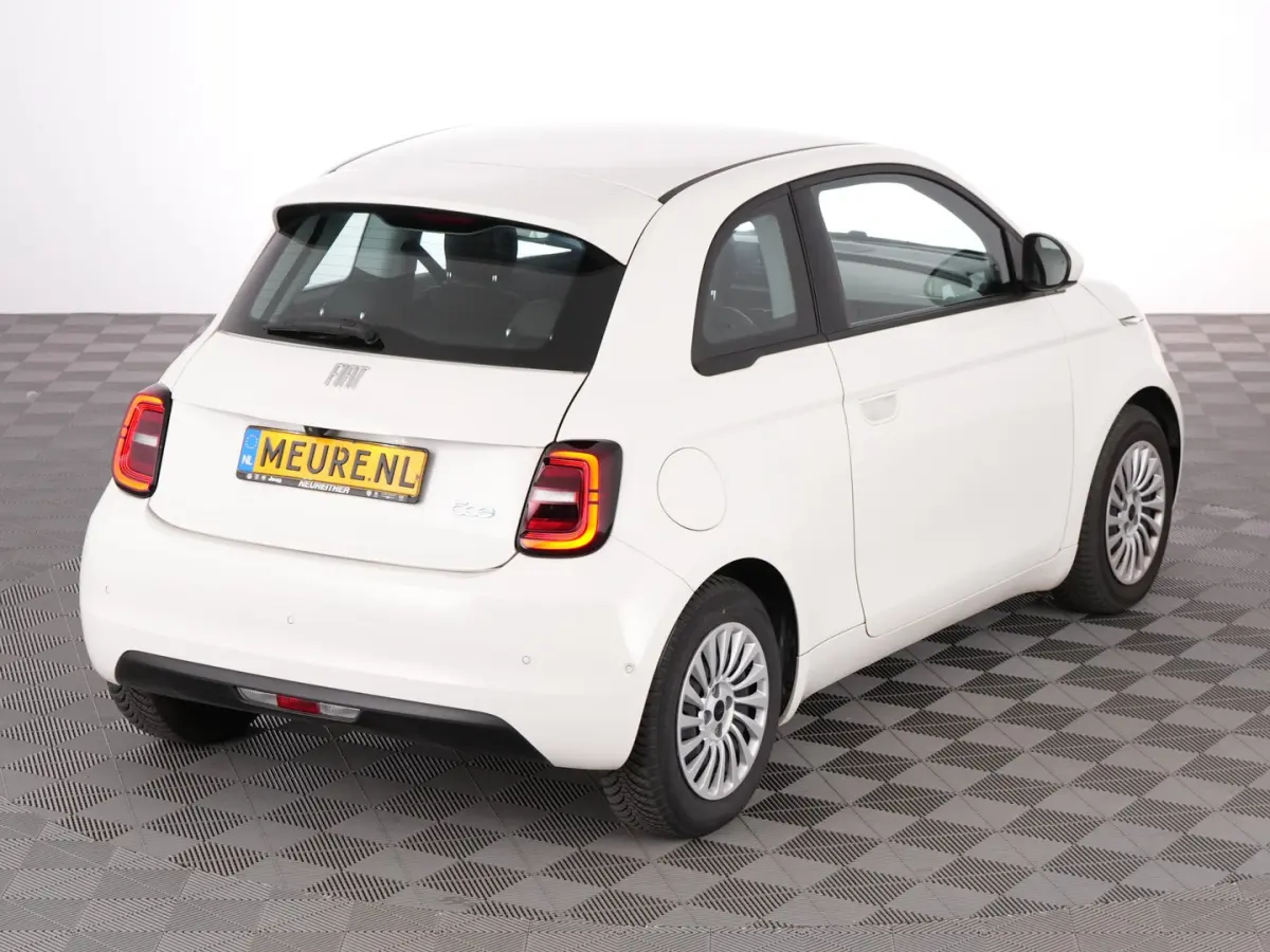 Urban Plus 24 kWh | CAMERA | CARPLAY | Stoelverwarming | PDC | NAVI | SOH: 94,5% | !