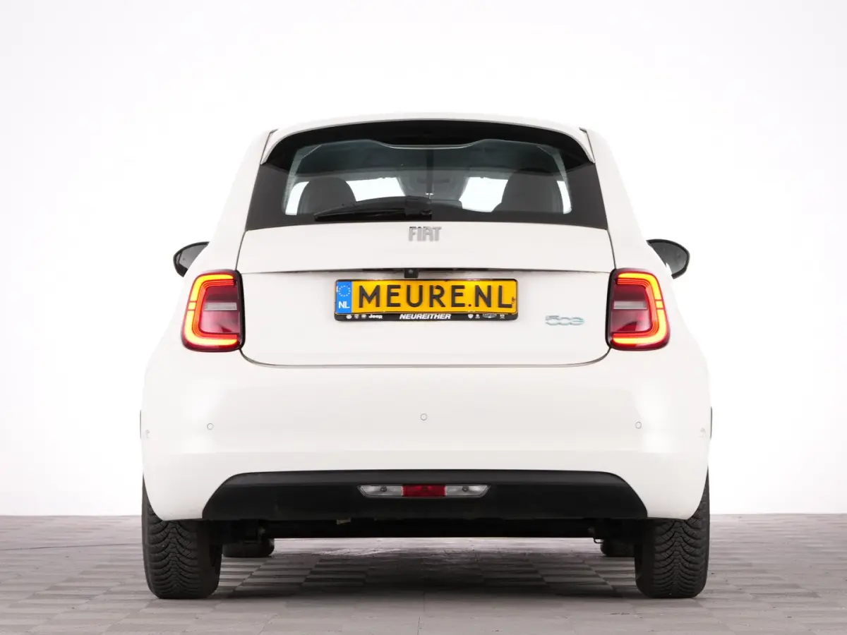 Urban Plus 24 kWh | CAMERA | CARPLAY | Stoelverwarming | PDC | NAVI | SOH: 94,5% | !