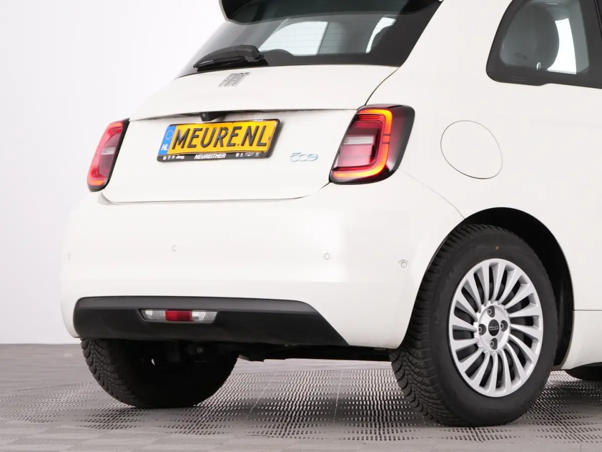 Urban Plus 24 kWh | CAMERA | CARPLAY | Stoelverwarming | PDC | NAVI | SOH: 94,5% | !