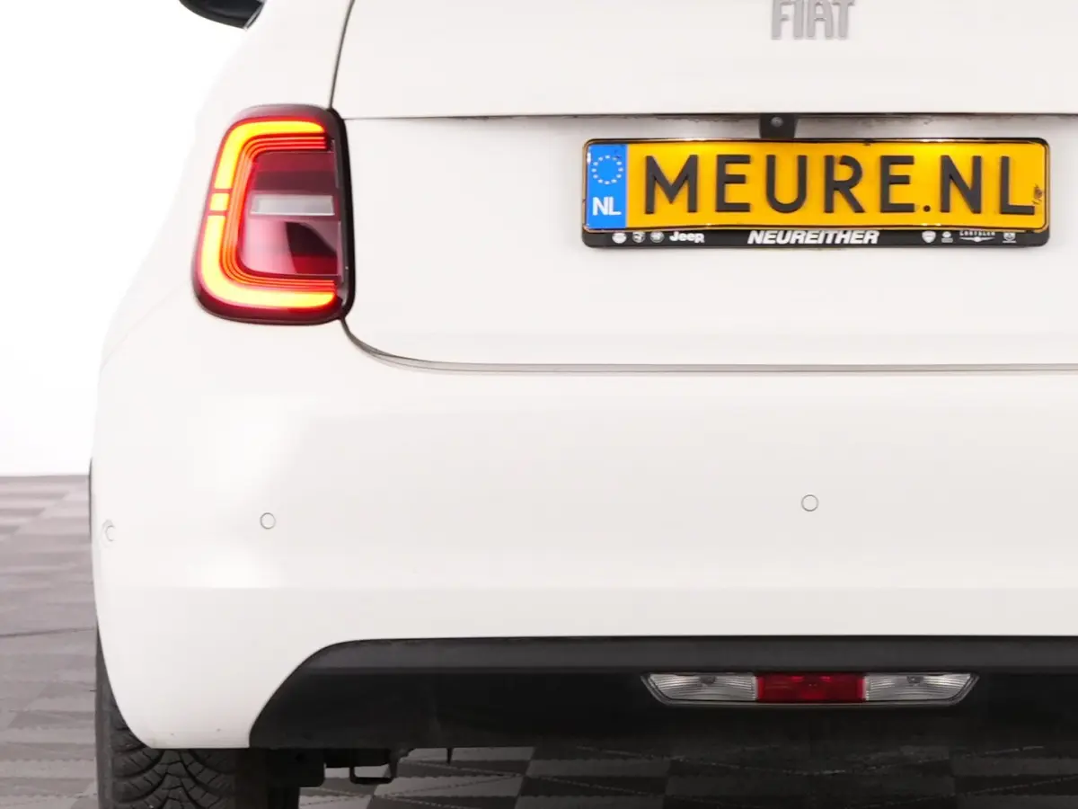Urban Plus 24 kWh | CAMERA | CARPLAY | Stoelverwarming | PDC | NAVI | SOH: 94,5% | !