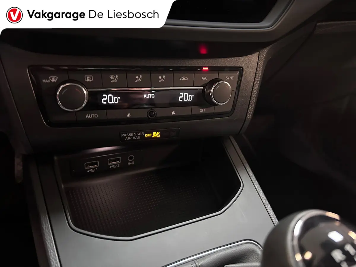 1.0 TSI Style Business Intense navigatie camera pdc Allseason banden
