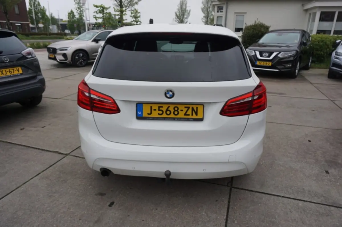 218i Corporate Lease High Executive