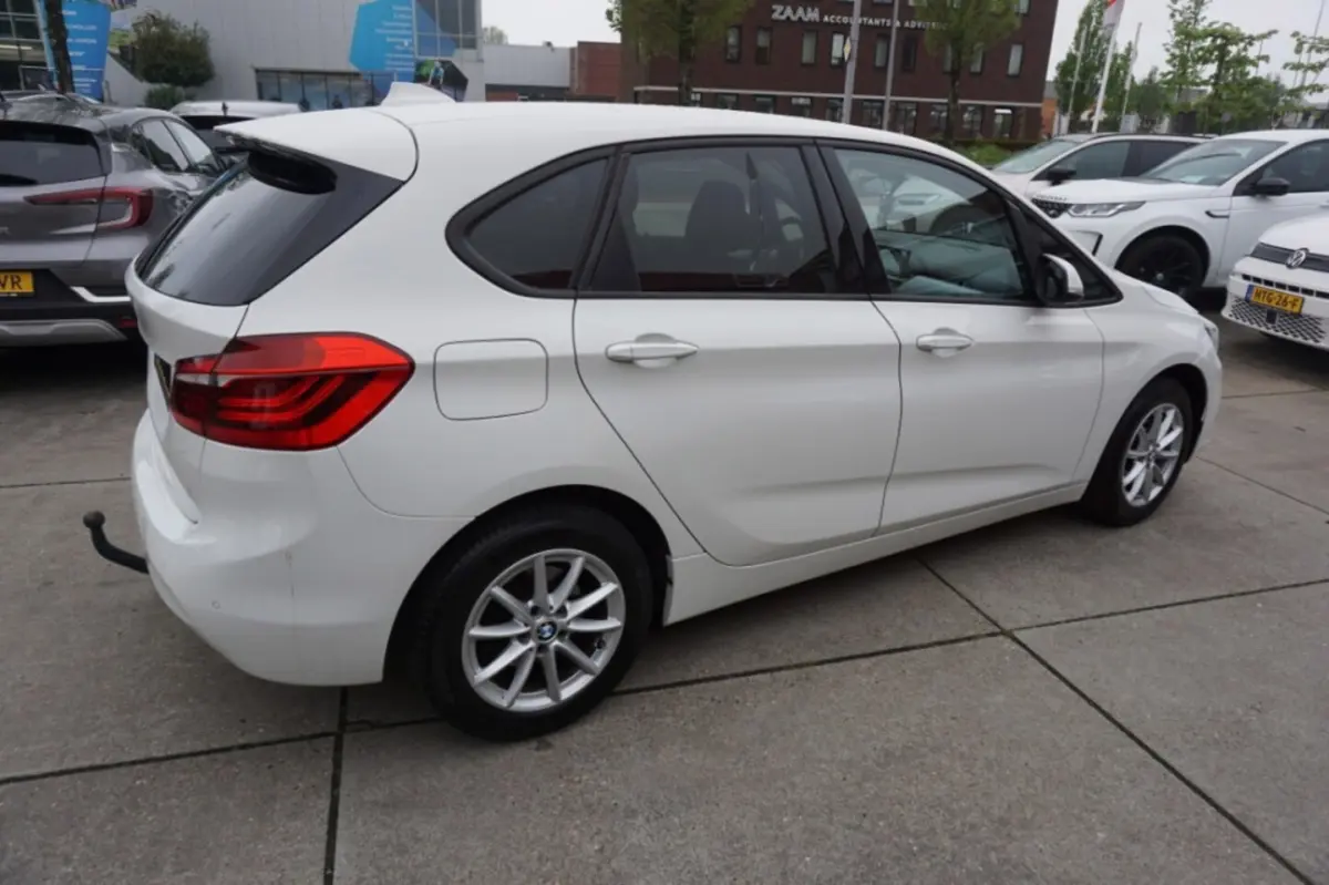 218i Corporate Lease High Executive
