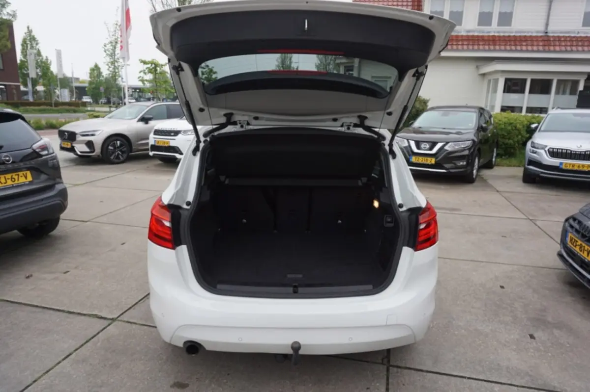 218i Corporate Lease High Executive