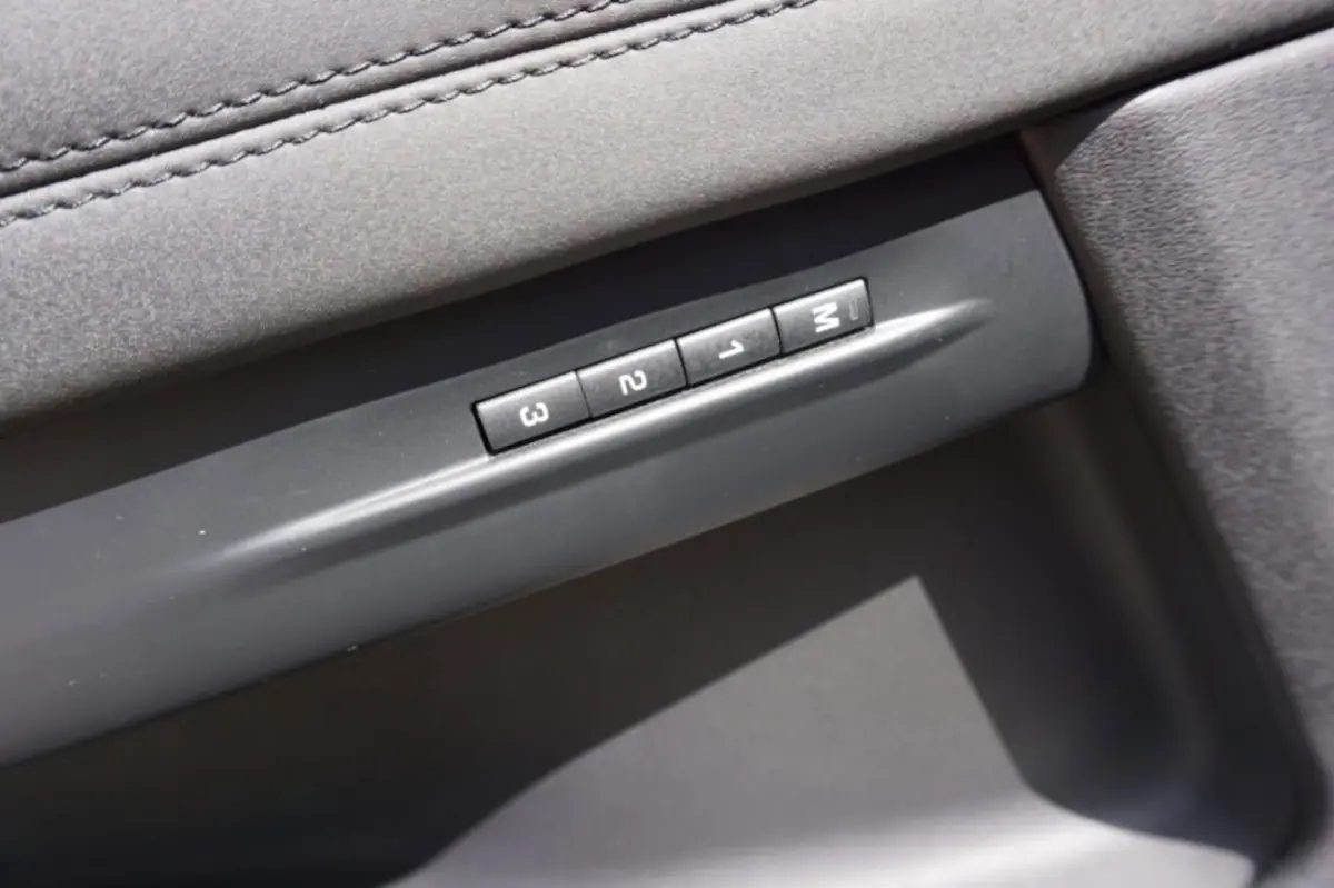2.0 P250 AWD SE
