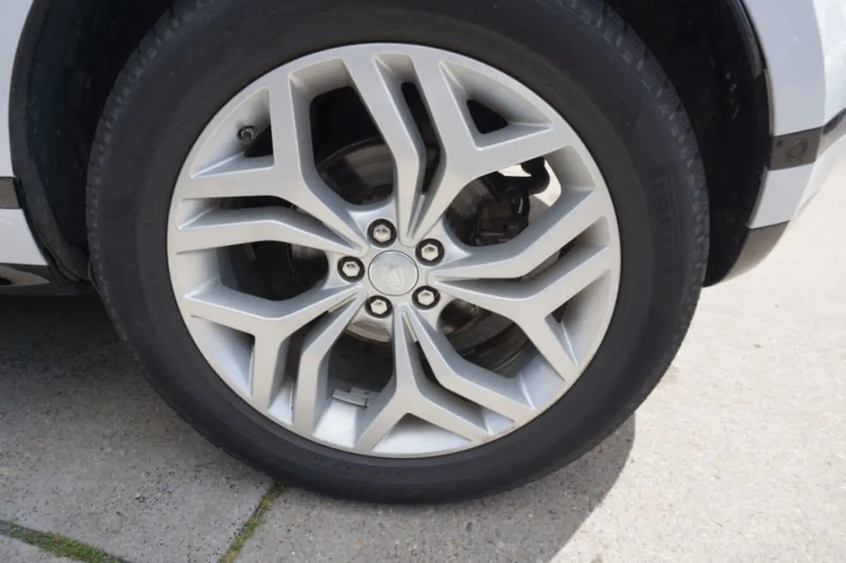 2.0 P250 AWD SE