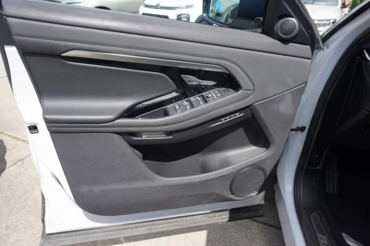 2.0 P250 AWD SE