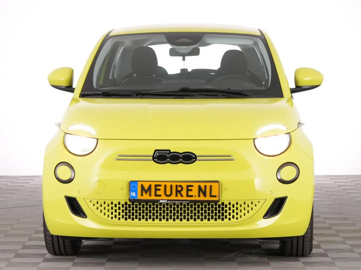 Urban Plus 24 kWh | CAMERA | CARPLAY | Stoelverwarming | PDC | NAVI | SOH: 92,2% | !