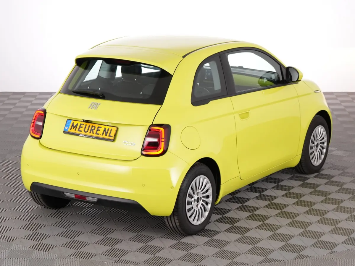 Urban Plus 24 kWh | CAMERA | CARPLAY | Stoelverwarming | PDC | NAVI | SOH: 92,2% | !