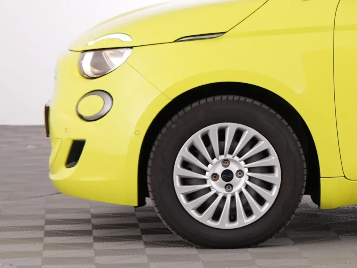 Urban Plus 24 kWh | CAMERA | CARPLAY | Stoelverwarming | PDC | NAVI | SOH: 92,2% | !