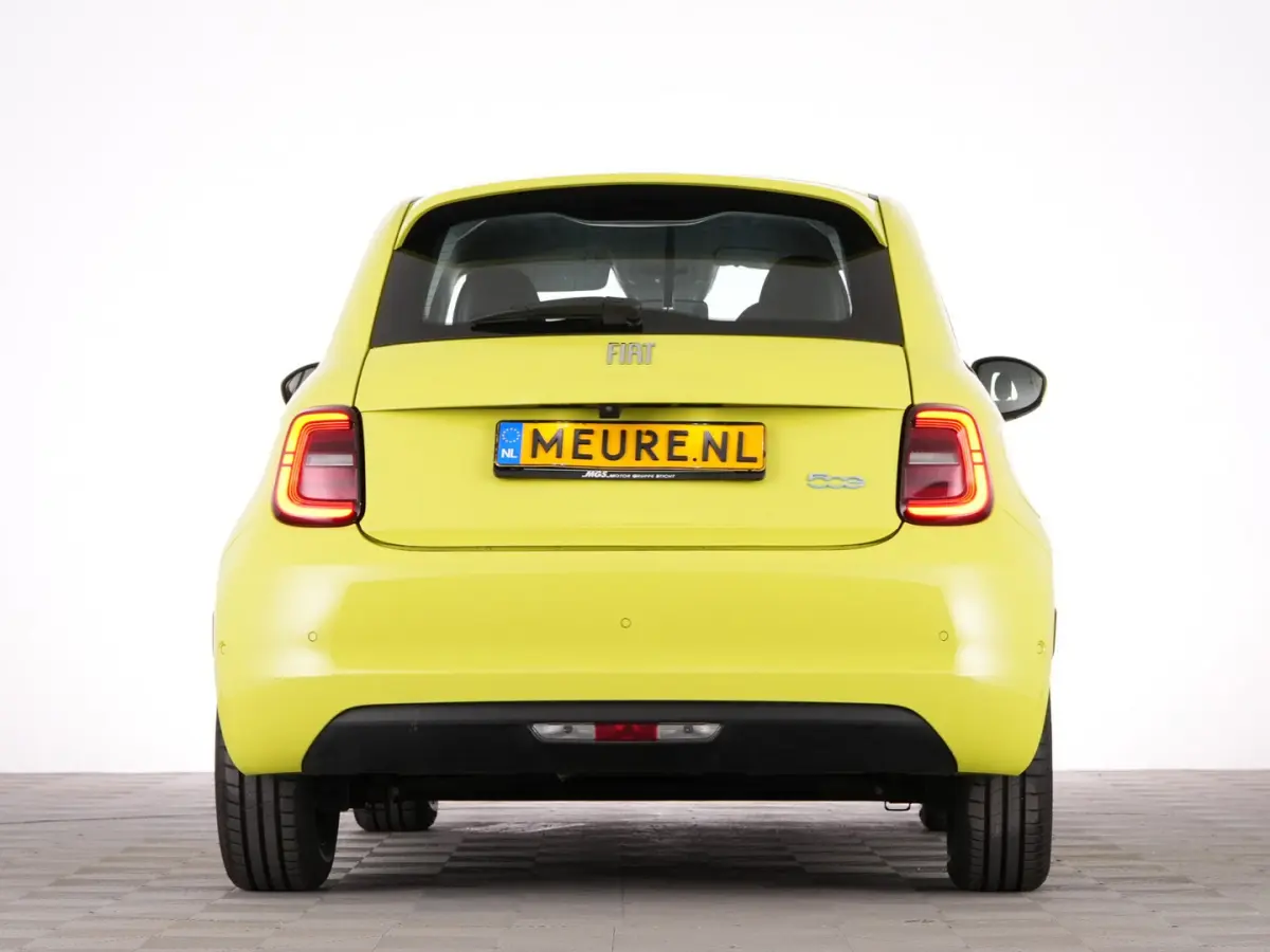Urban Plus 24 kWh | CAMERA | CARPLAY | Stoelverwarming | PDC | NAVI | SOH: 92,2% | !