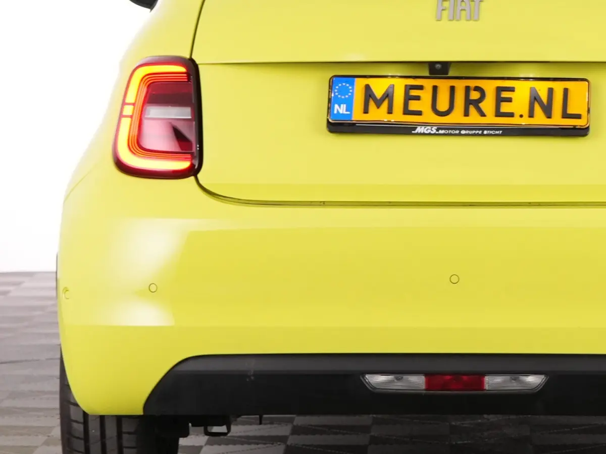 Urban Plus 24 kWh | CAMERA | CARPLAY | Stoelverwarming | PDC | NAVI | SOH: 92,2% | !