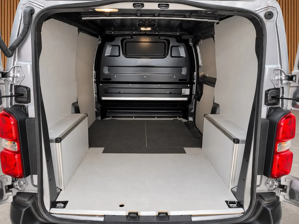 2.0 BlueHDi 180 L2 | CarPlay | Camera | Standkachel | Navigatie | F1 Flippers | Dealer onderhouden | Cruise control | Nieuwe APK
