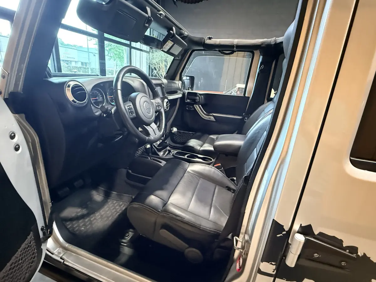 | Cabriolet | Trekhaak | Camera | Airco | 17 inch Youngtimer
