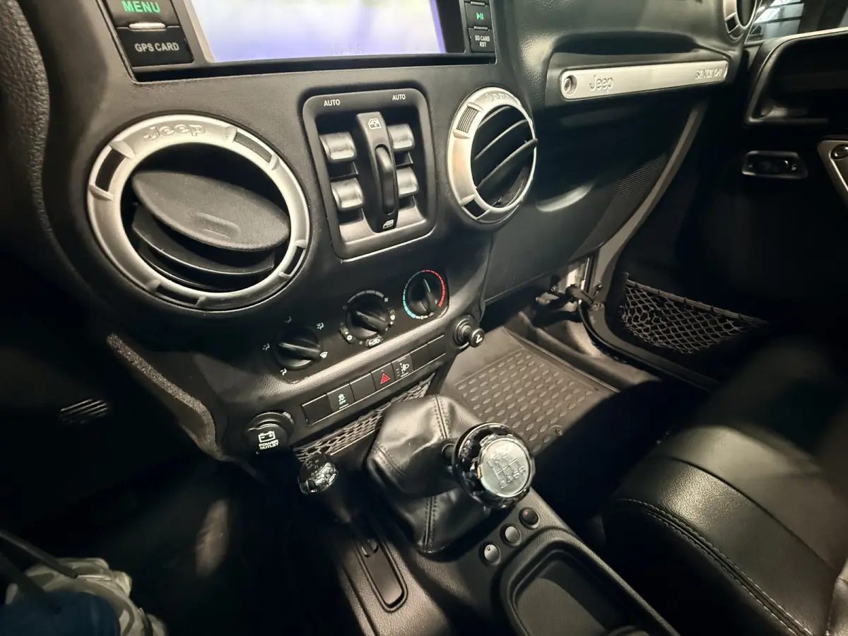 | Cabriolet | Trekhaak | Camera | Airco | 17 inch Youngtimer