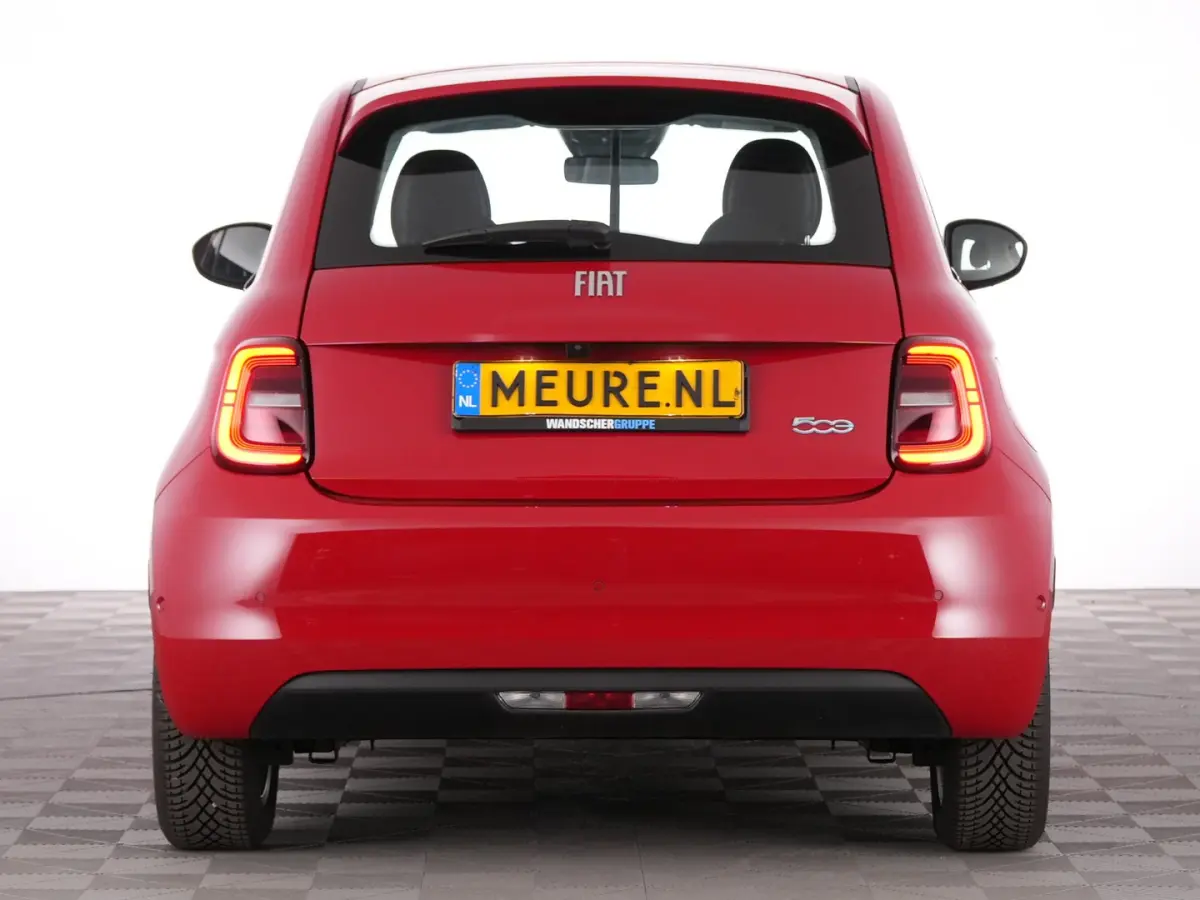 Icon Plus 3+1 24 Kwh | Full LED | VELGEN | NAVI | CAMERA | PDC | CARPLAY | Stoelverwarming | SOH: 98,4% | !