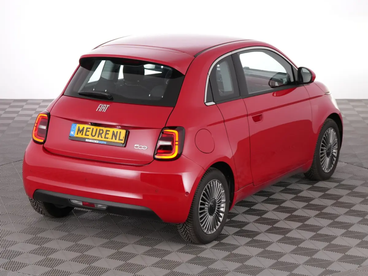 Icon Plus 3+1 24 Kwh | Full LED | VELGEN | NAVI | CAMERA | PDC | CARPLAY | Stoelverwarming | SOH: 98,4% | !