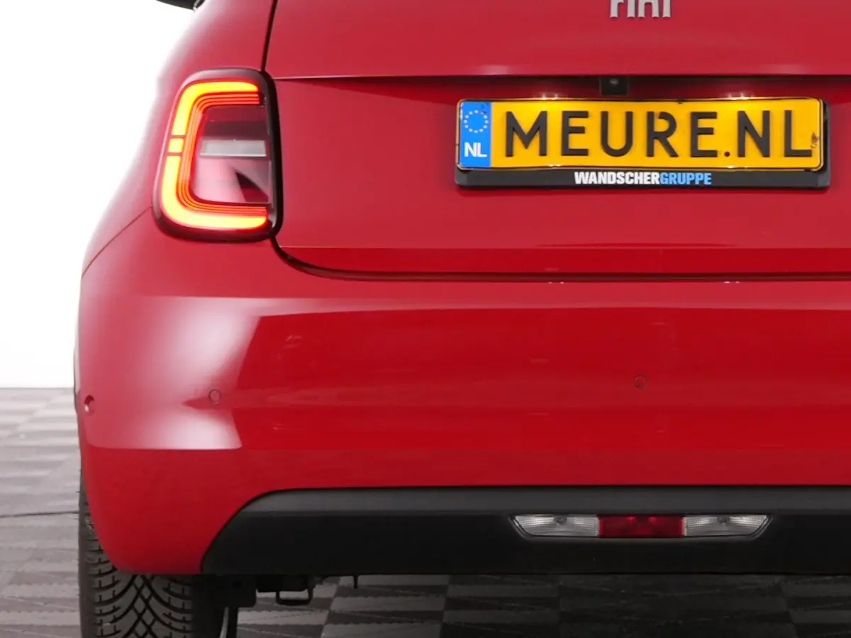 Icon Plus 3+1 24 Kwh | Full LED | VELGEN | NAVI | CAMERA | PDC | CARPLAY | Stoelverwarming | SOH: 98,4% | !