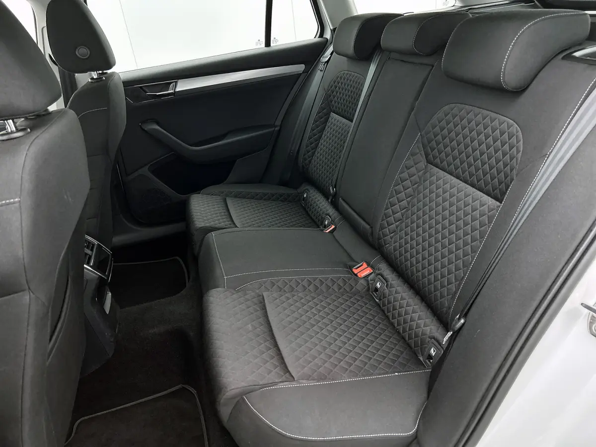 1.5 TSI 150PK Automaat Business Edition / Trekhaak / Navigatie / Airco-ecc./ Pdc./ Radio-multimedia / Virtual Cockpit / Apk 05-2028
