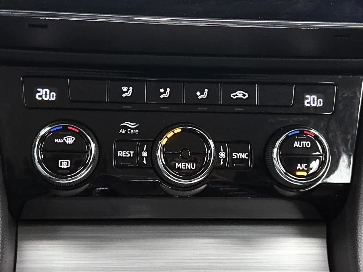 1.5 TSI 150PK Automaat Business Edition / Trekhaak / Navigatie / Airco-ecc./ Pdc./ Radio-multimedia / Virtual Cockpit / Apk 05-2028