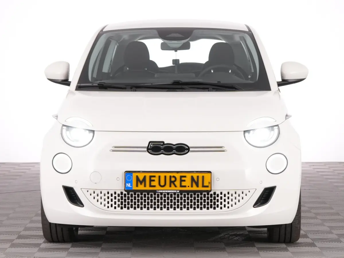 Icon Plus 3+1 24 Kwh | Full LED | VELGEN | NAVI | CAMERA | PDC | CARPLAY | Stoelverwarming | SOH: 100% | !