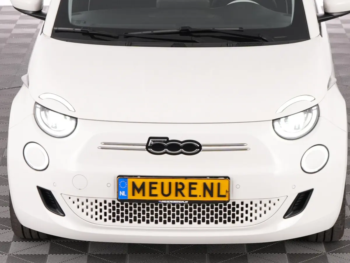 Icon Plus 3+1 24 Kwh | Full LED | VELGEN | NAVI | CAMERA | PDC | CARPLAY | Stoelverwarming | SOH: 100% | !