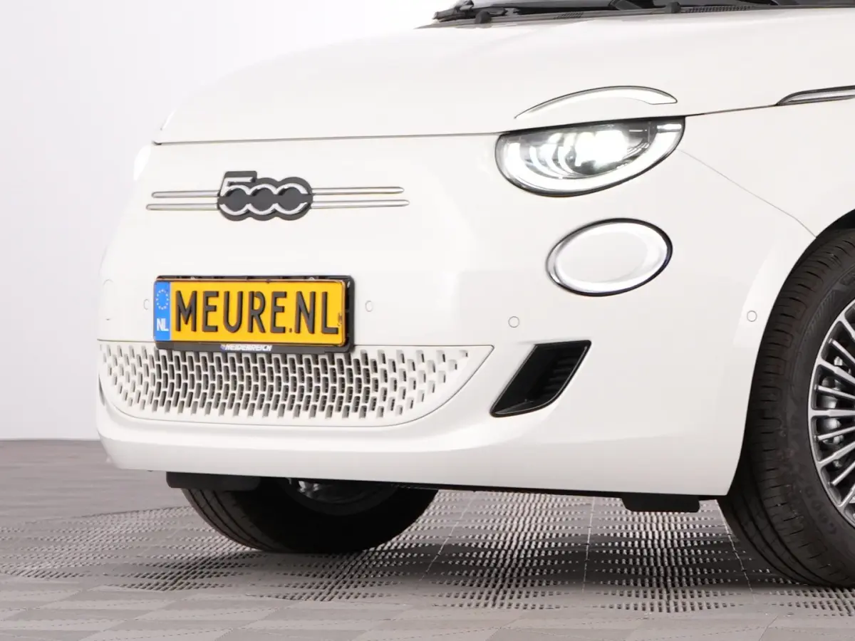 Icon Plus 3+1 24 Kwh | Full LED | VELGEN | NAVI | CAMERA | PDC | CARPLAY | Stoelverwarming | SOH: 100% | !