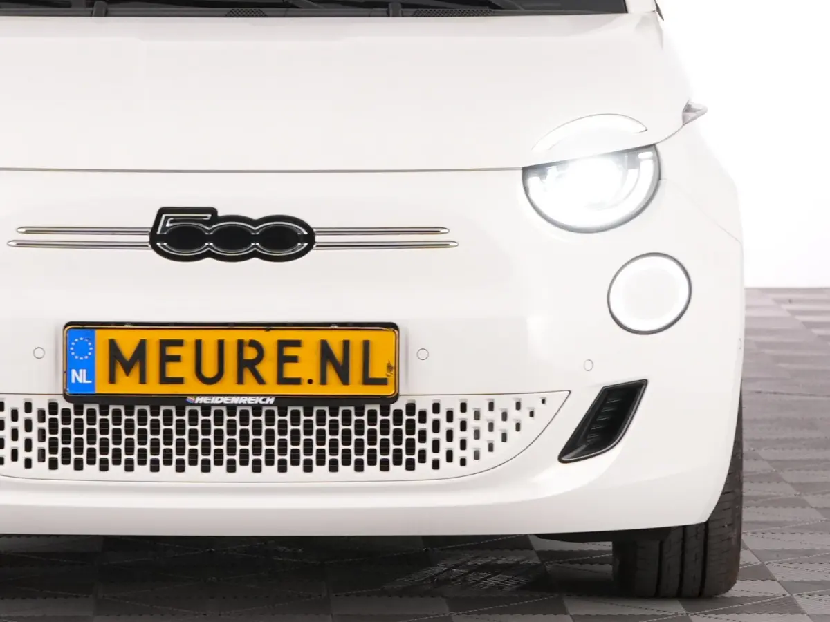 Icon Plus 3+1 24 Kwh | Full LED | VELGEN | NAVI | CAMERA | PDC | CARPLAY | Stoelverwarming | SOH: 100% | !