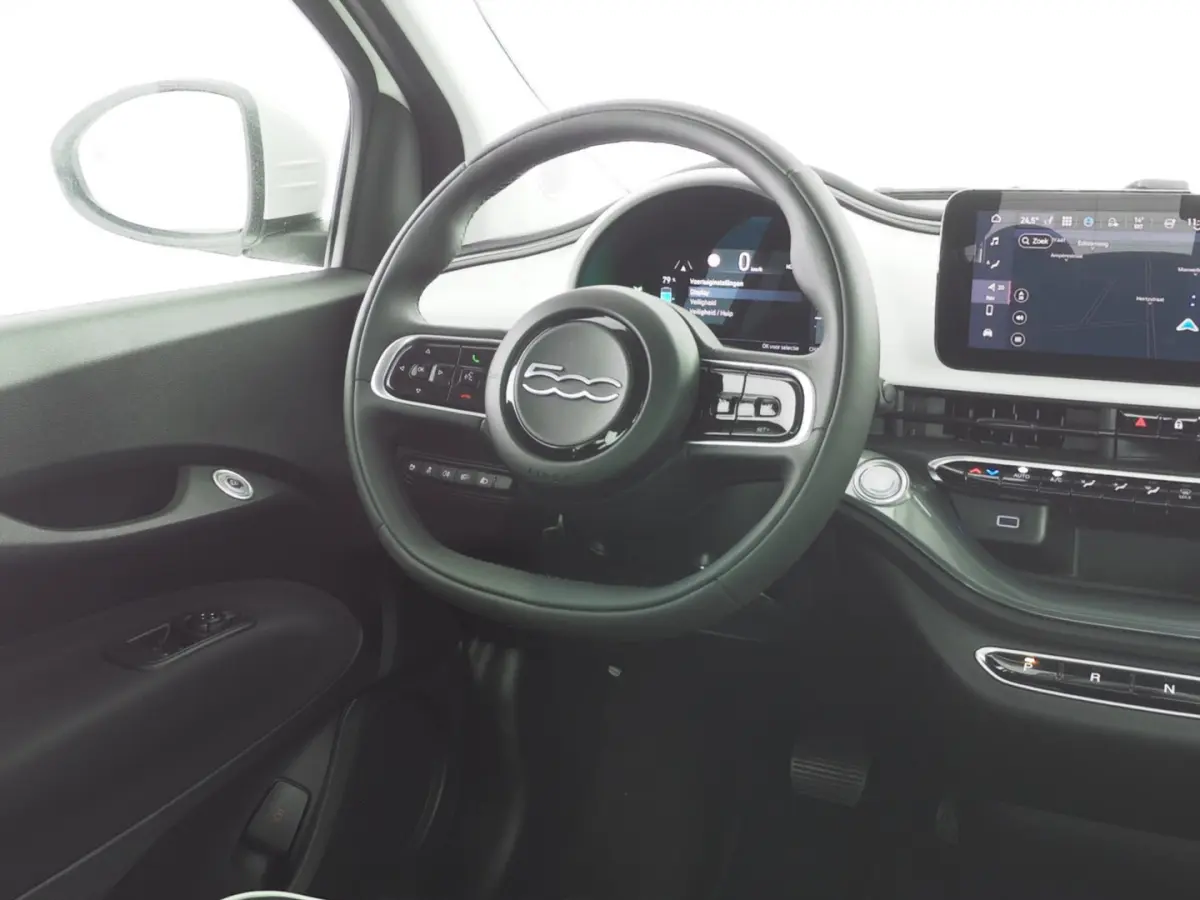 Icon Plus 3+1 24 Kwh | Full LED | VELGEN | NAVI | CAMERA | PDC | CARPLAY | Stoelverwarming | SOH: 100% | !