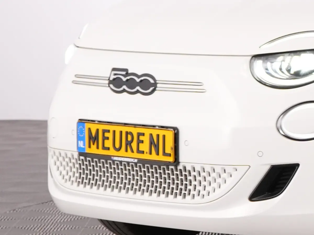 Icon Plus 3+1 24 Kwh | Full LED | VELGEN | NAVI | CAMERA | PDC | CARPLAY | Stoelverwarming | SOH: 100% | !