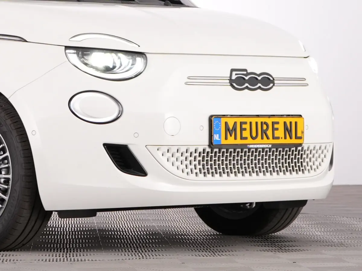 Icon Plus 3+1 24 Kwh | Full LED | VELGEN | NAVI | CAMERA | PDC | CARPLAY | Stoelverwarming | SOH: 100% | !
