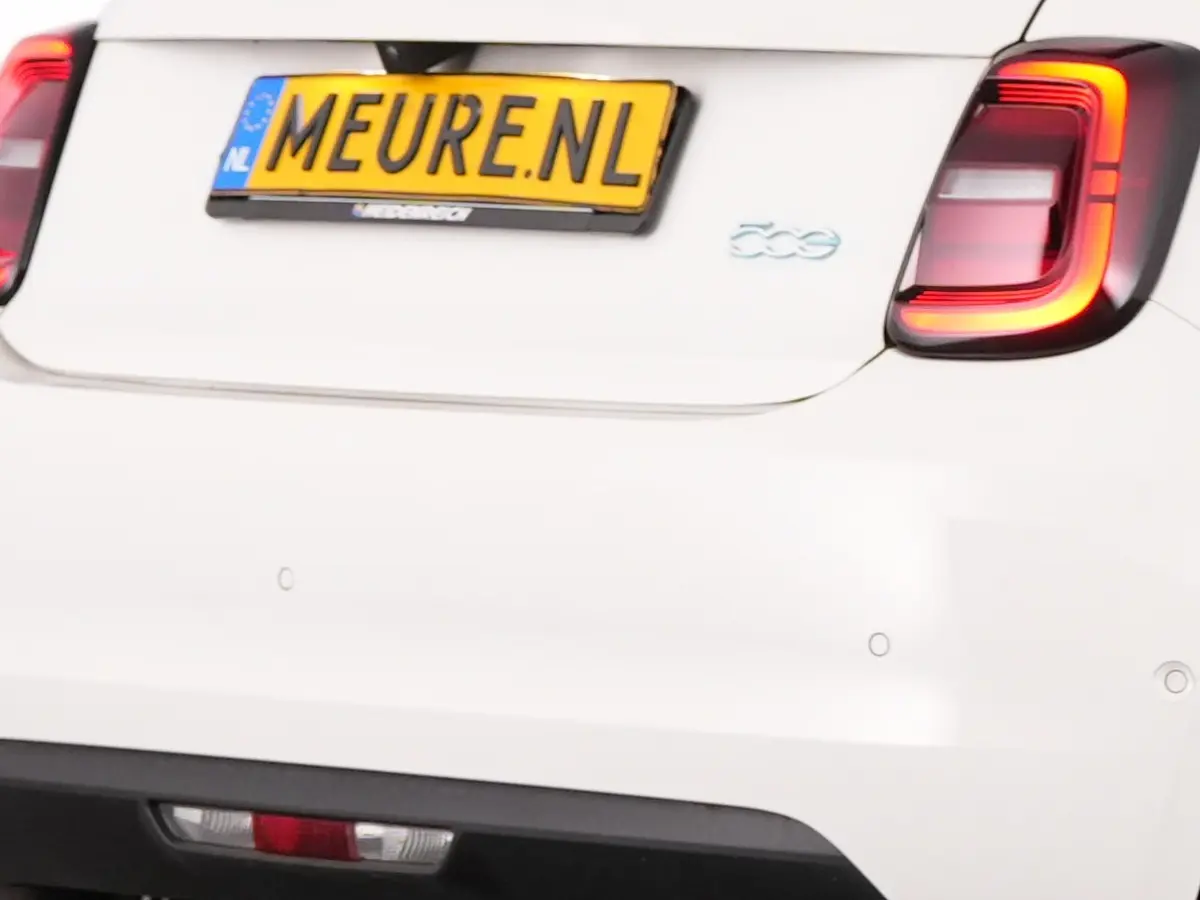 Icon Plus 3+1 24 Kwh | Full LED | VELGEN | NAVI | CAMERA | PDC | CARPLAY | Stoelverwarming | SOH: 100% | !