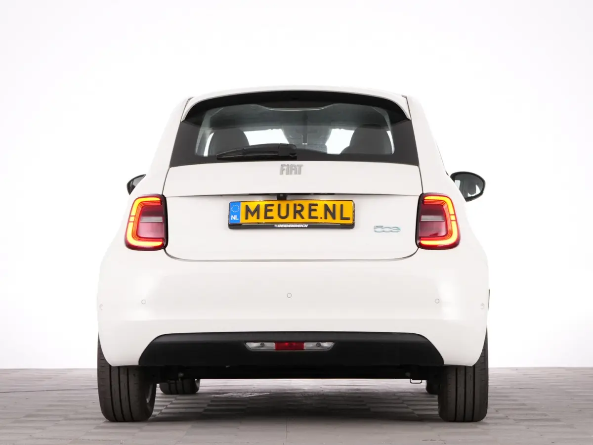 Icon Plus 3+1 24 Kwh | Full LED | VELGEN | NAVI | CAMERA | PDC | CARPLAY | Stoelverwarming | SOH: 100% | !