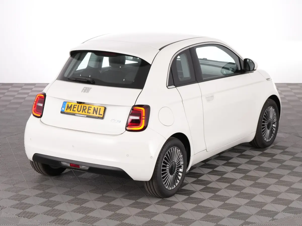 Icon Plus 3+1 24 Kwh | Full LED | VELGEN | NAVI | CAMERA | PDC | CARPLAY | Stoelverwarming | SOH: 100% | !