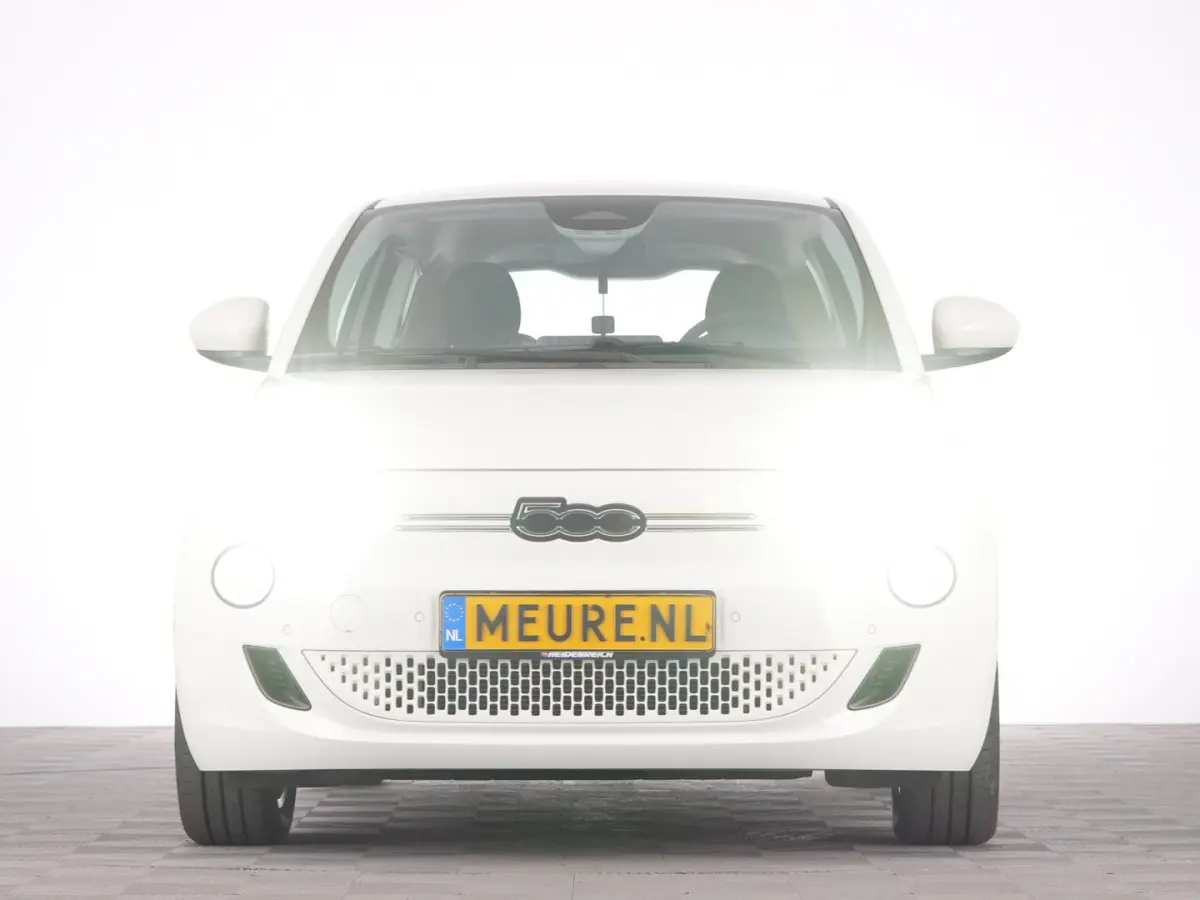 Icon Plus 3+1 24 Kwh | Full LED | VELGEN | NAVI | CAMERA | PDC | CARPLAY | Stoelverwarming | SOH: 100% | !