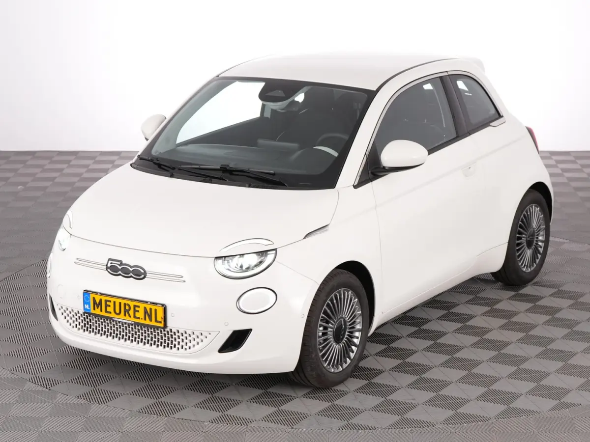 Icon Plus 3+1 24 Kwh | Full LED | VELGEN | NAVI | CAMERA | PDC | CARPLAY | Stoelverwarming | SOH: 100% | !