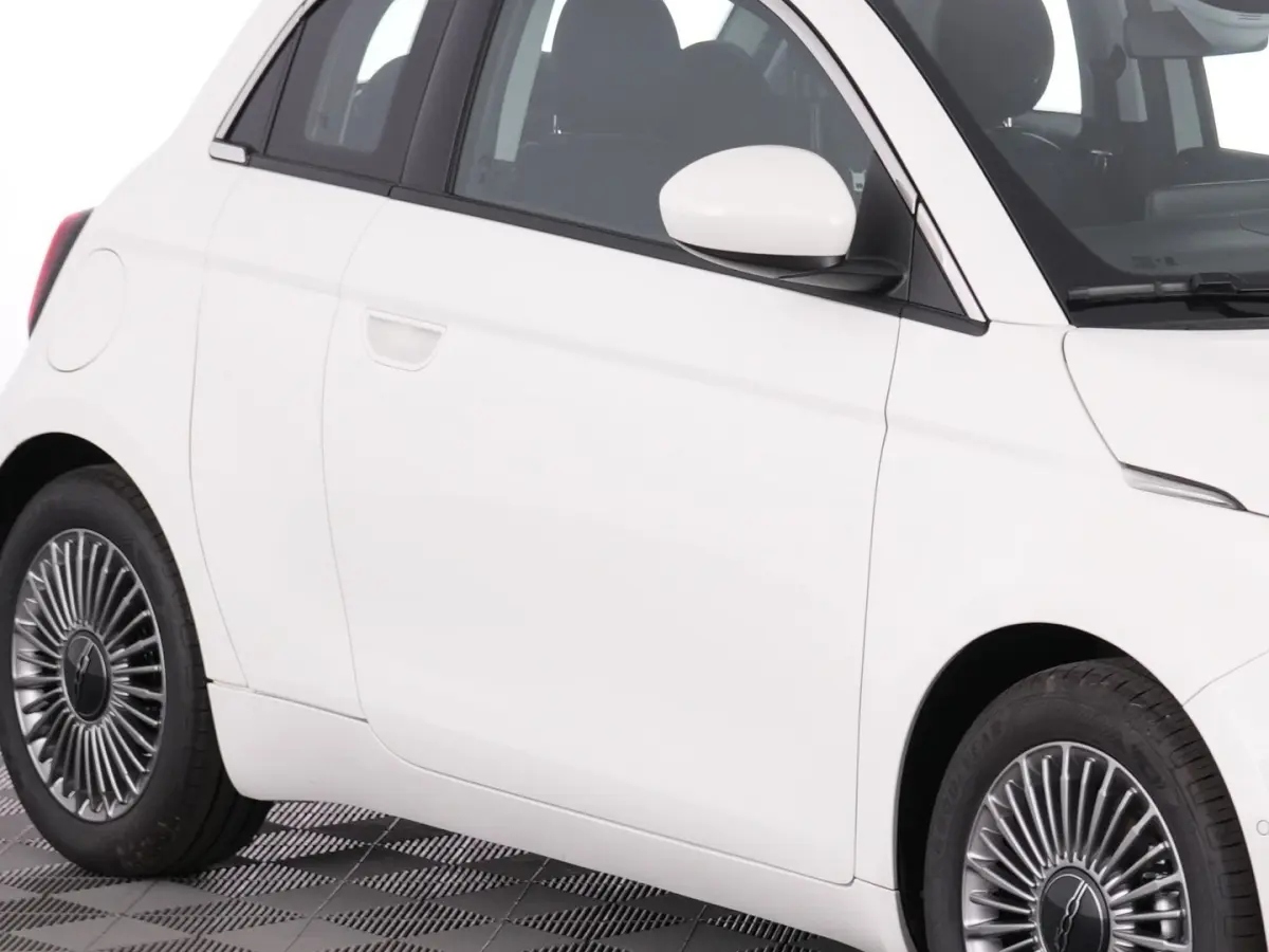 Icon Plus 3+1 24 Kwh | Full LED | VELGEN | NAVI | CAMERA | PDC | CARPLAY | Stoelverwarming | SOH: 100% | !