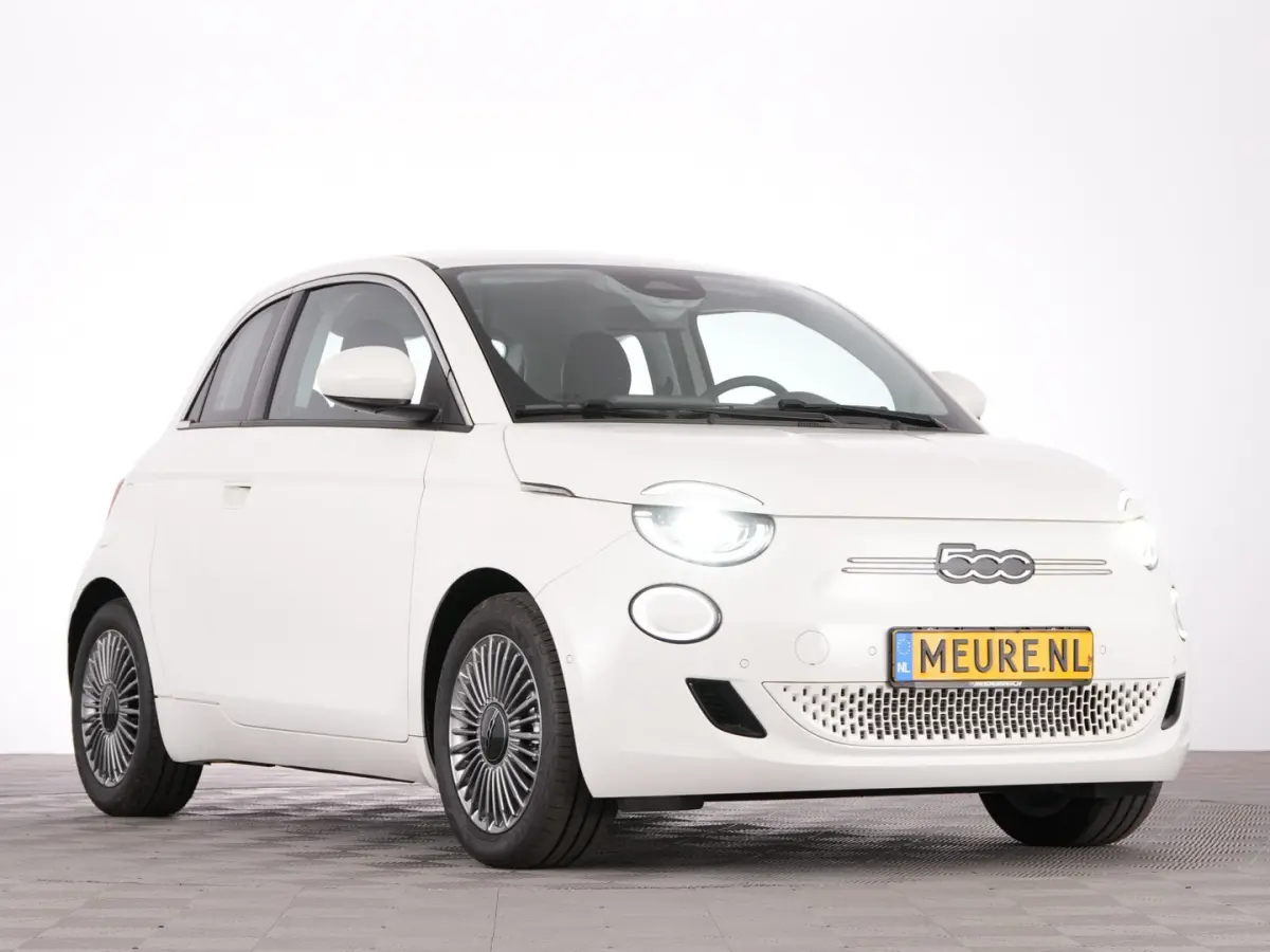 Icon Plus 3+1 24 Kwh | Full LED | VELGEN | NAVI | CAMERA | PDC | CARPLAY | Stoelverwarming | SOH: 100% | !
