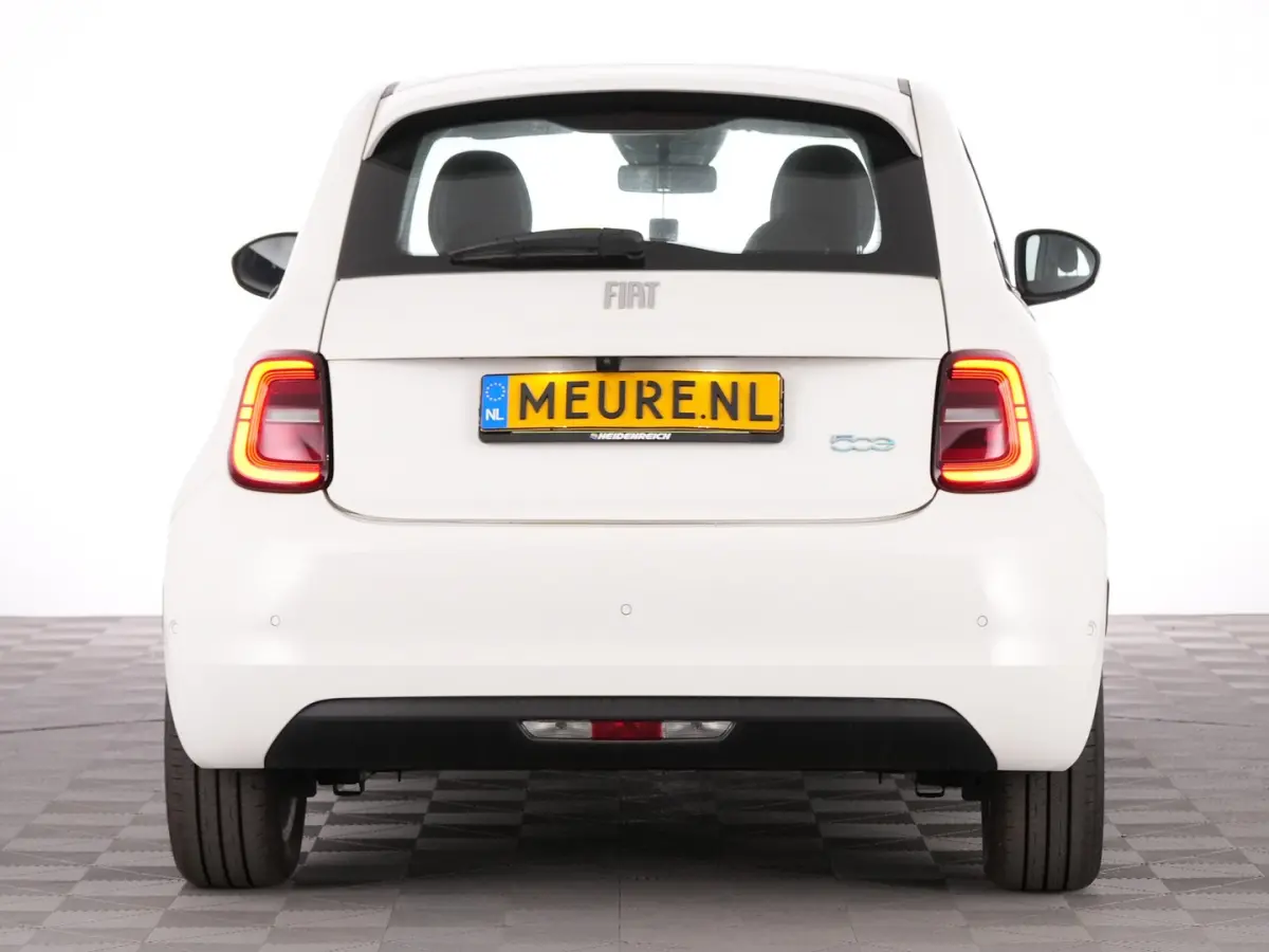 Icon Plus 3+1 24 Kwh | Full LED | VELGEN | NAVI | CAMERA | PDC | CARPLAY | Stoelverwarming | SOH: 100% | !