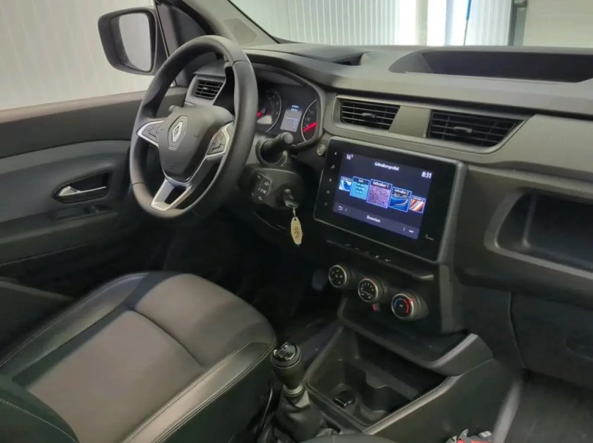 1.5 DCi Nw.Model / Comfort / Schuifd.Rechts / Airco / Navigatie / Trekhaak / Dakdragers / Radio multimedia / Pack: R-Link ,Grip, Visibilite /